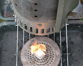 火熾し器を使った火熾しの手順2