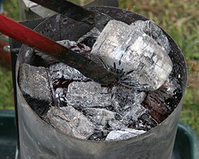 火熾し器を使った火熾しの手順4