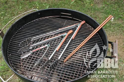 トングや箸を使おう